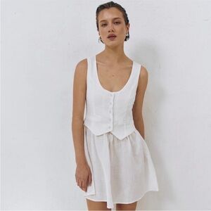 Elegant White Sleeveless Dress